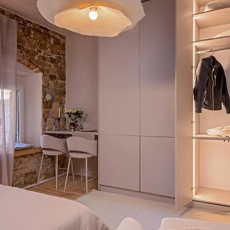 Palace Gates * Split