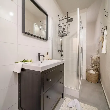 Palace Gates * Split